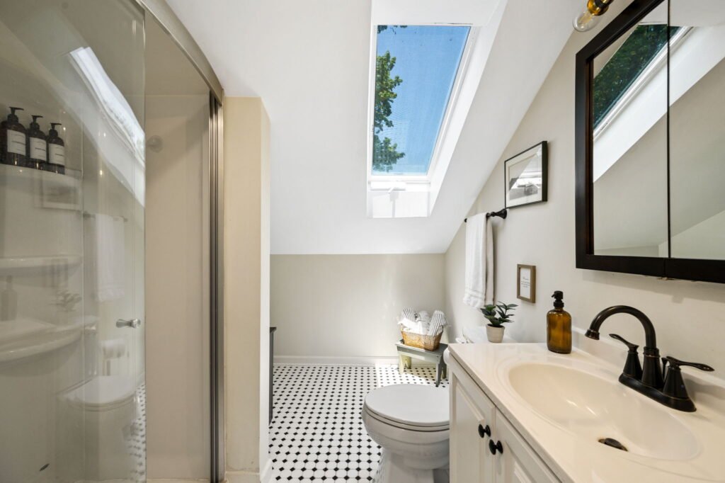 Oak & Orchard Bathroom 2